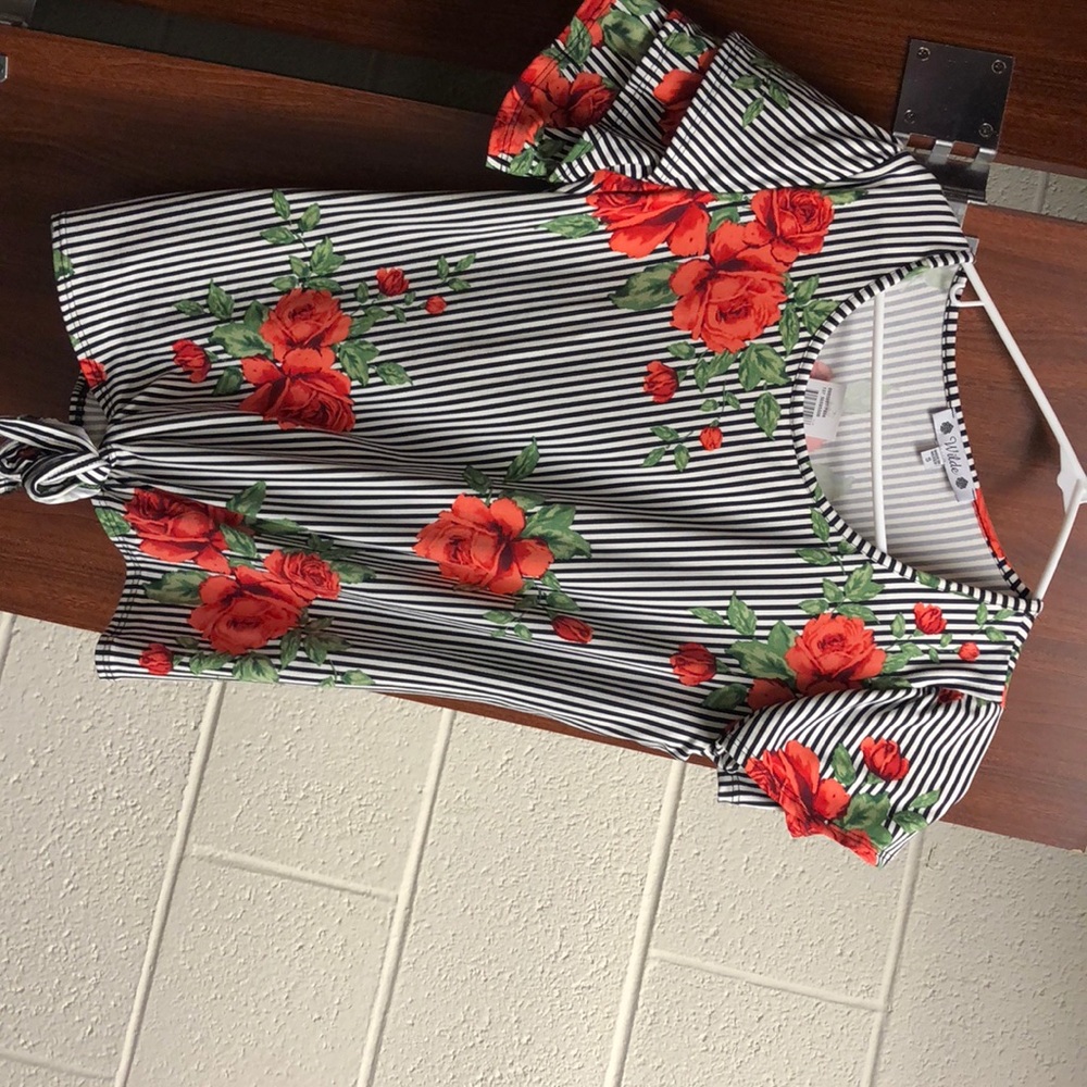 Red roses black and white stripe